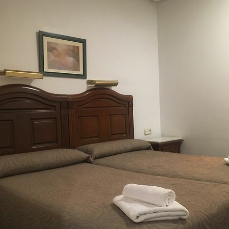 Hostal Conchita Legazpi Madrid Exterior photo