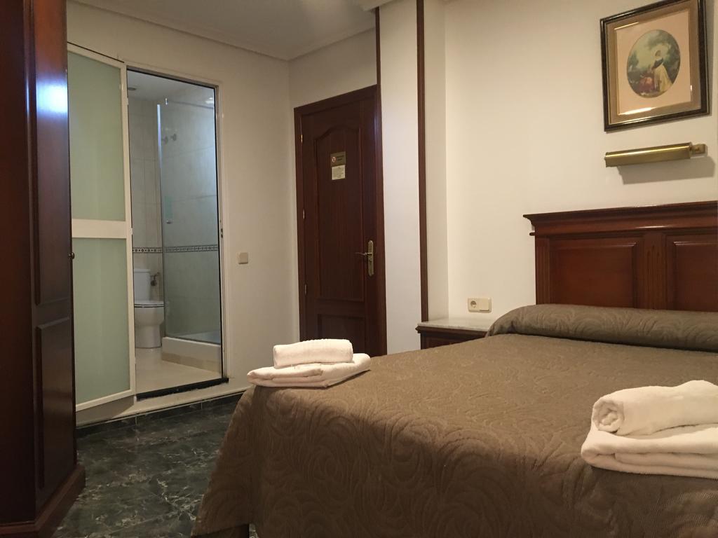 Hostal Conchita Legazpi Madrid Exterior photo
