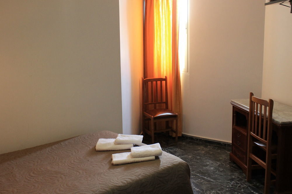 Hostal Conchita Legazpi Madrid Exterior photo