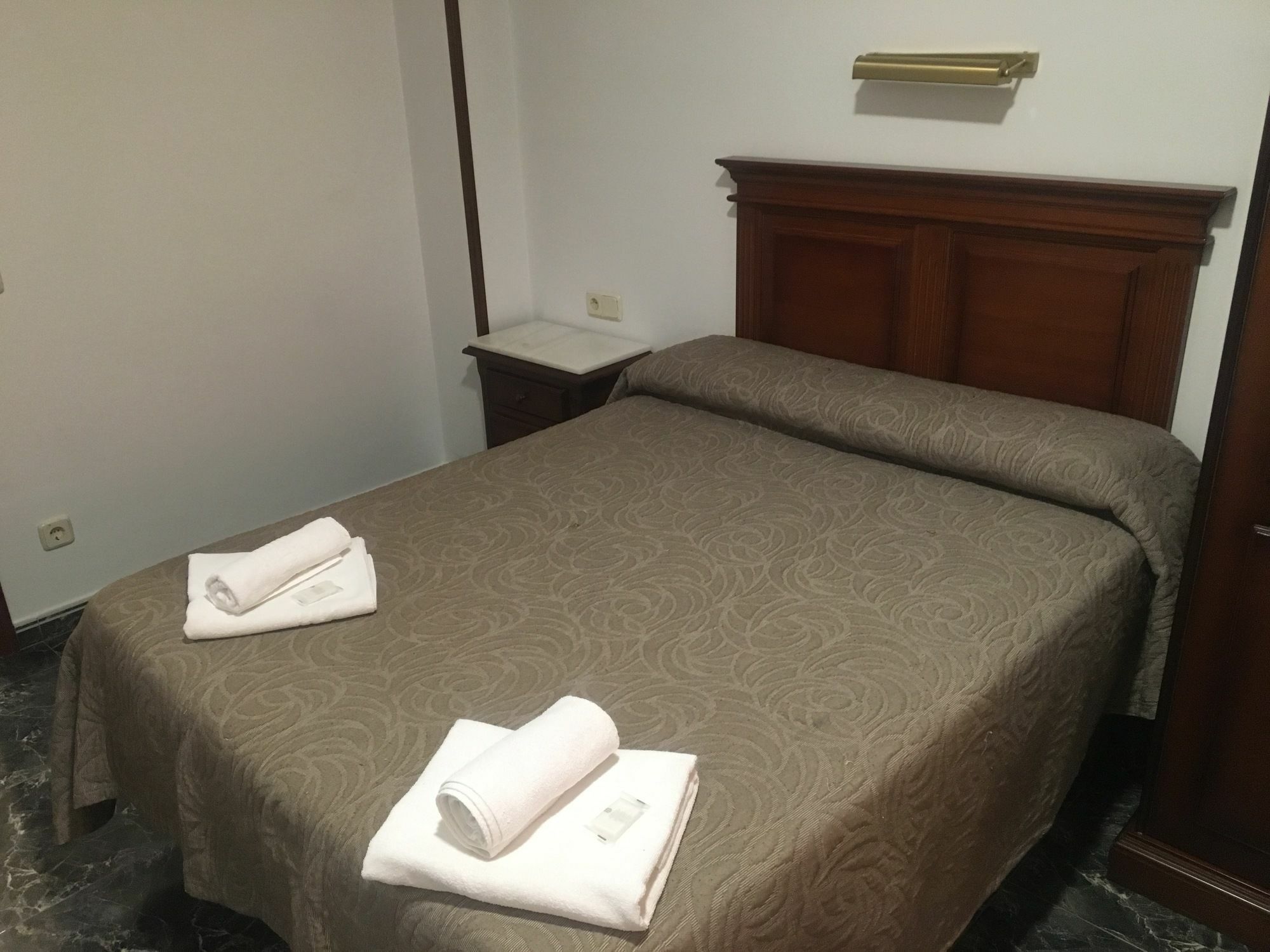 Hostal Conchita Legazpi Madrid Exterior photo