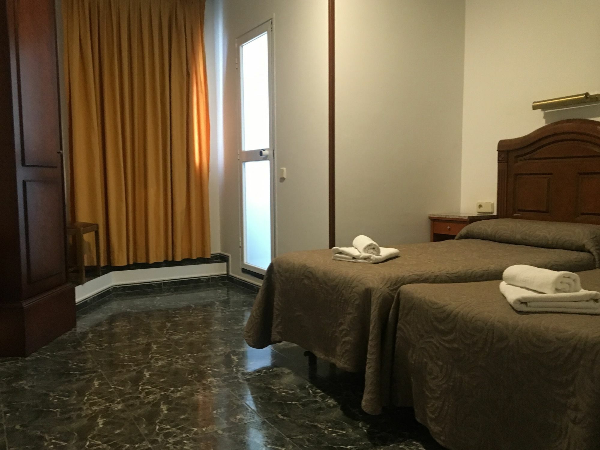 Hostal Conchita Legazpi Madrid Exterior photo
