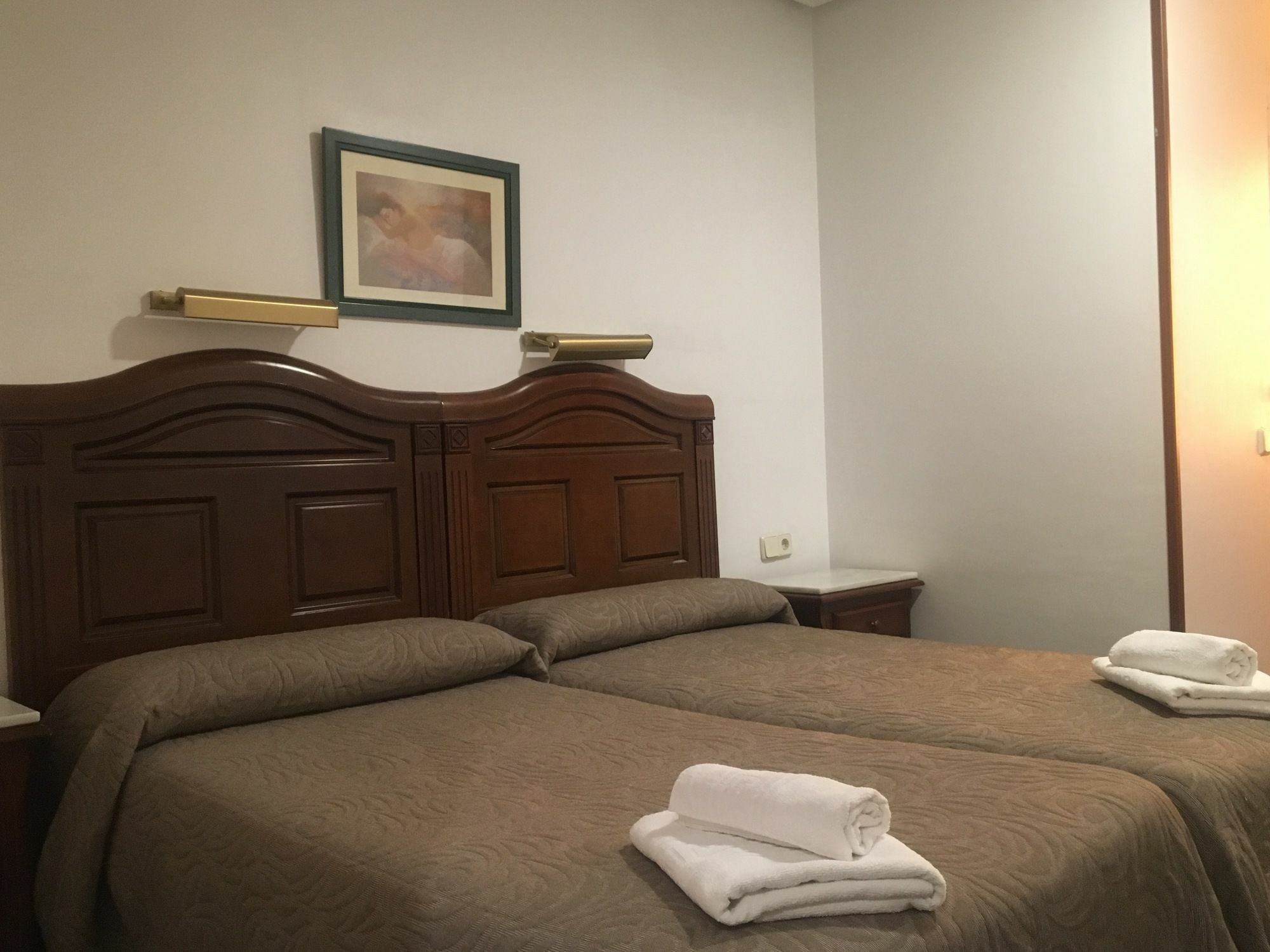 Hostal Conchita Legazpi Madrid Exterior photo