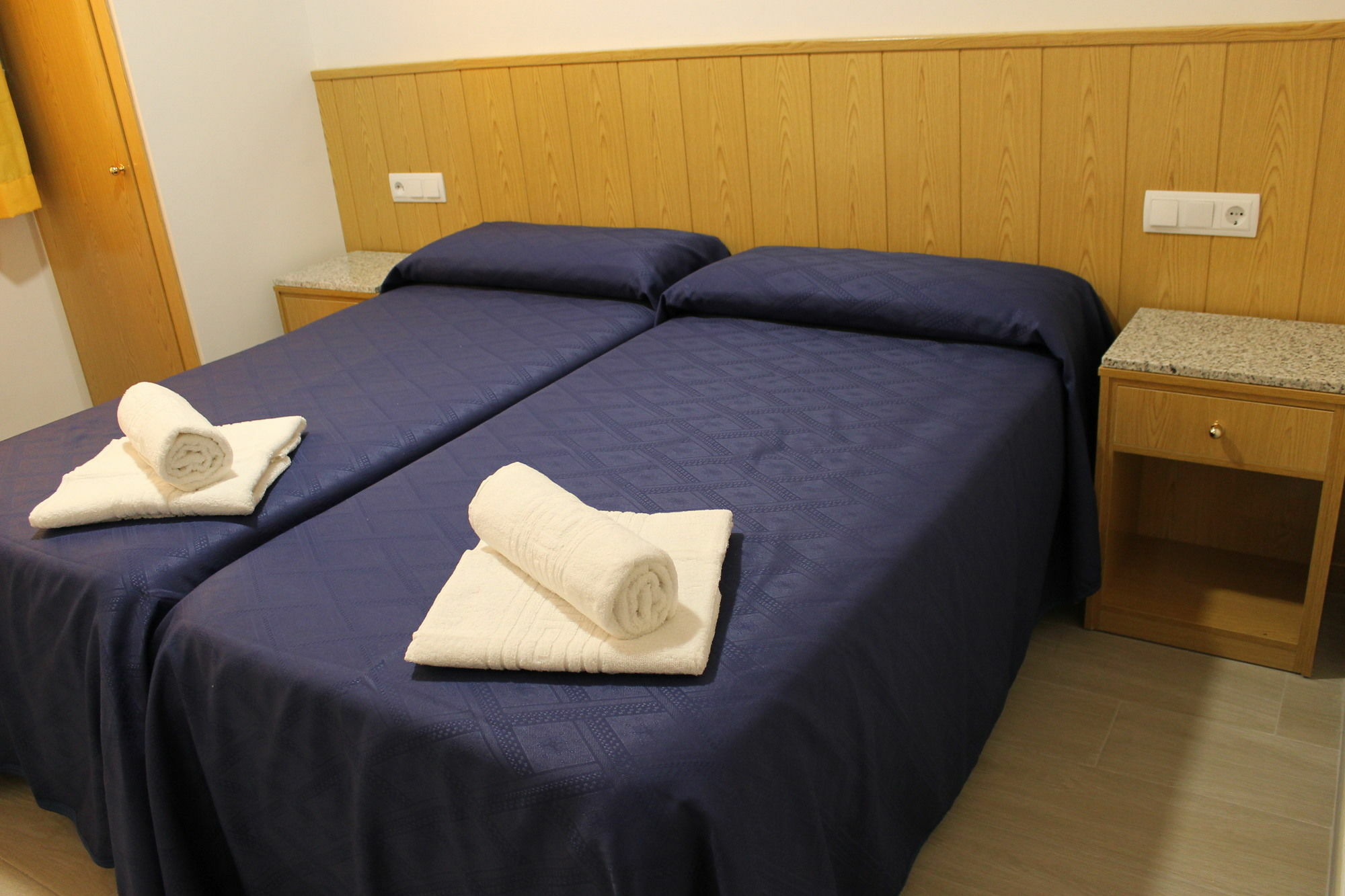 Hostal Conchita Legazpi Madrid Exterior photo