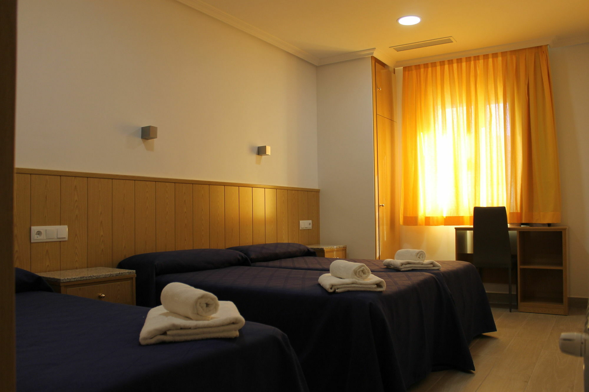Hostal Conchita Legazpi Madrid Exterior photo