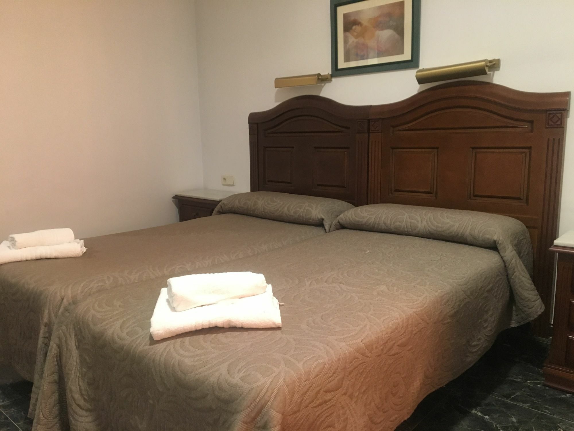 Hostal Conchita Legazpi Madrid Exterior photo