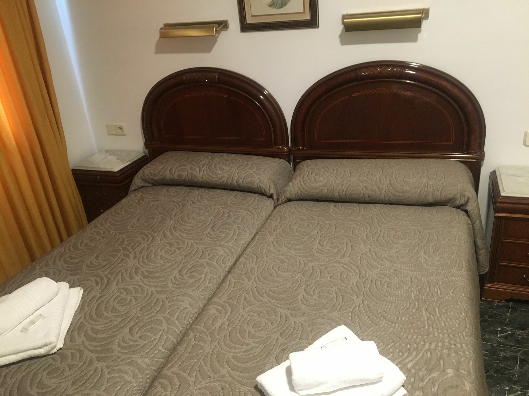 Hostal Conchita Legazpi Madrid Exterior photo